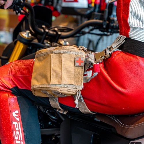 MotoIFAK THIGH - stehenné púzdro na motorku s náplňou