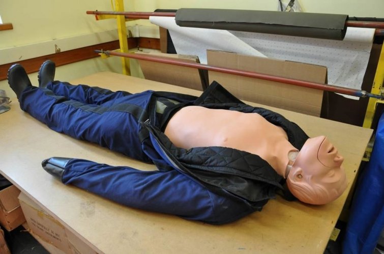 Celotelový oblek s torzom figuríny CPR