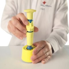 Prebíjač tréningových IO ihiel NIO Adult a NIO Pediatric